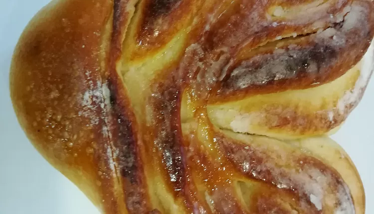 Сладкие плюшки с помощью хлебопечки и духовки
