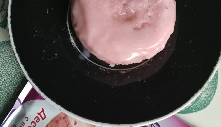 Вишневый кекс в чашке 