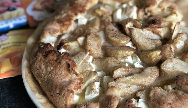 Деревенская галета с сыром и грушами