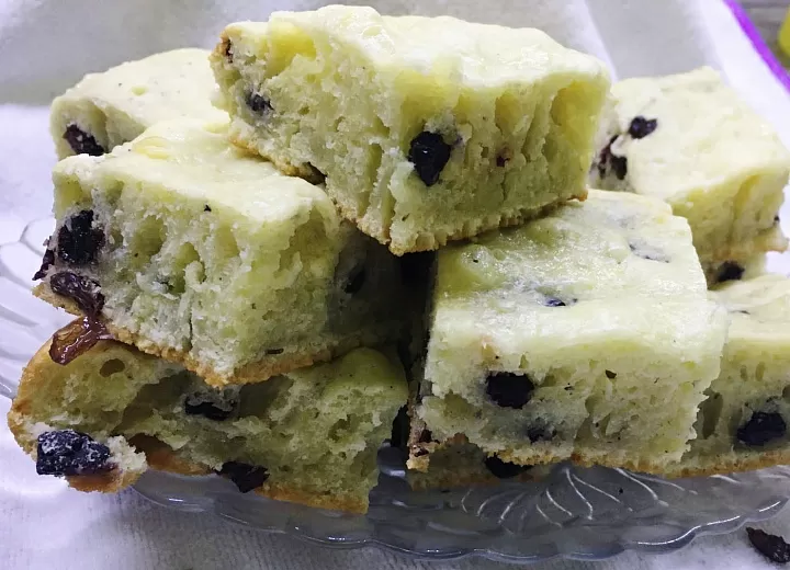 Сладкий пирог с изюмом фото