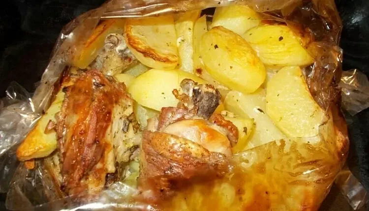 Курица с картошкой в рукаве для запекания 