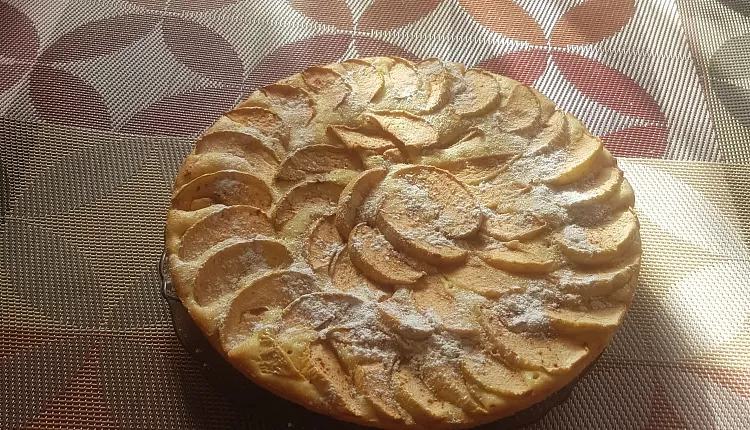Яблочный пирог в мультиварке