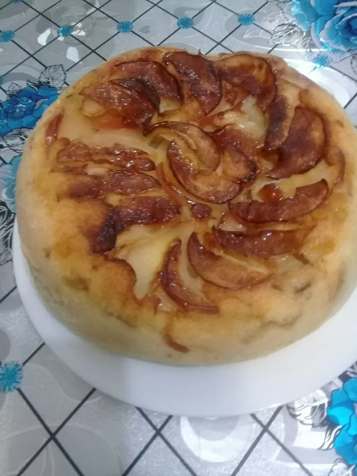 Шарлотка с грушей и яблоками в мультиварке фото рецепта