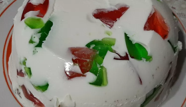 Десерт на сметане с желе и печеньем
