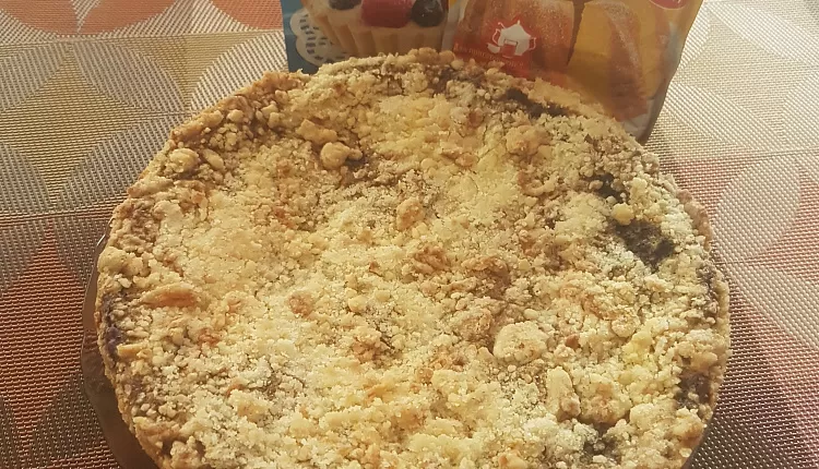 Насыпной пирог с вишней 