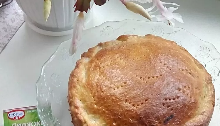 Закрытый пирог с капустой и яйцом