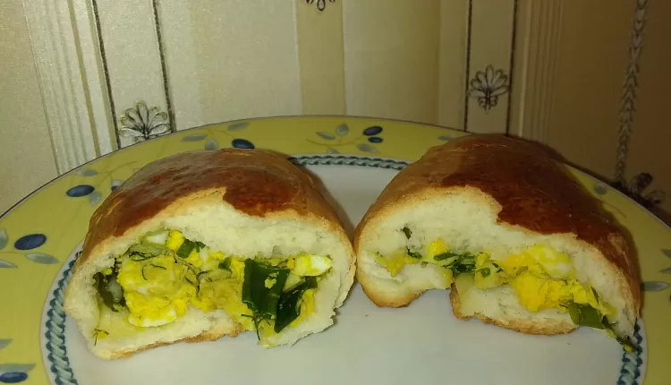 Пирожки с луком и яйцом