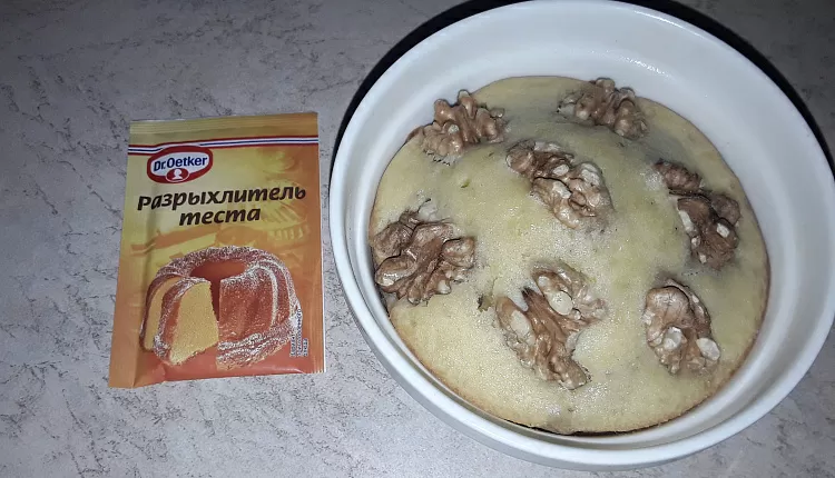 Кекс в мультиварке с орехами 