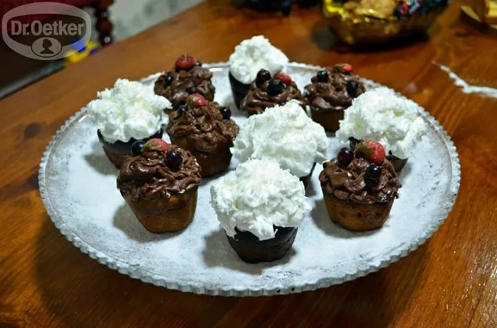 Шоколадные капкейки фото