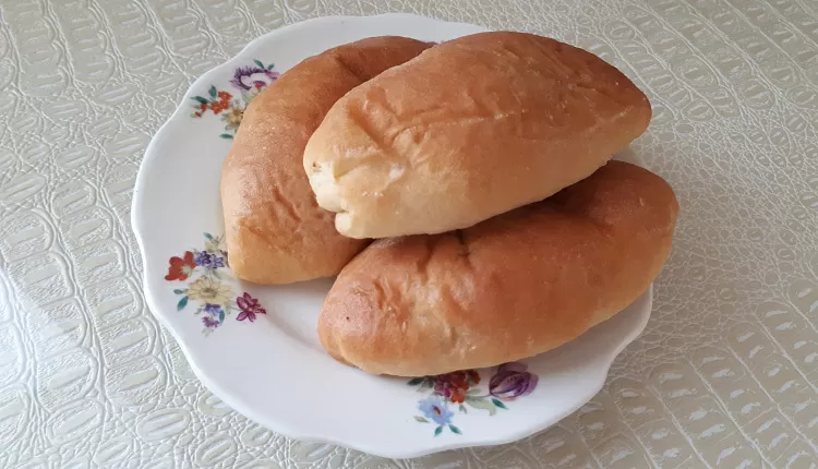 Мини-пирожки с капустой и яйцом