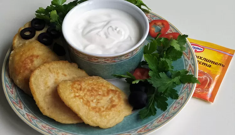 Сырные оладушки с зеленью