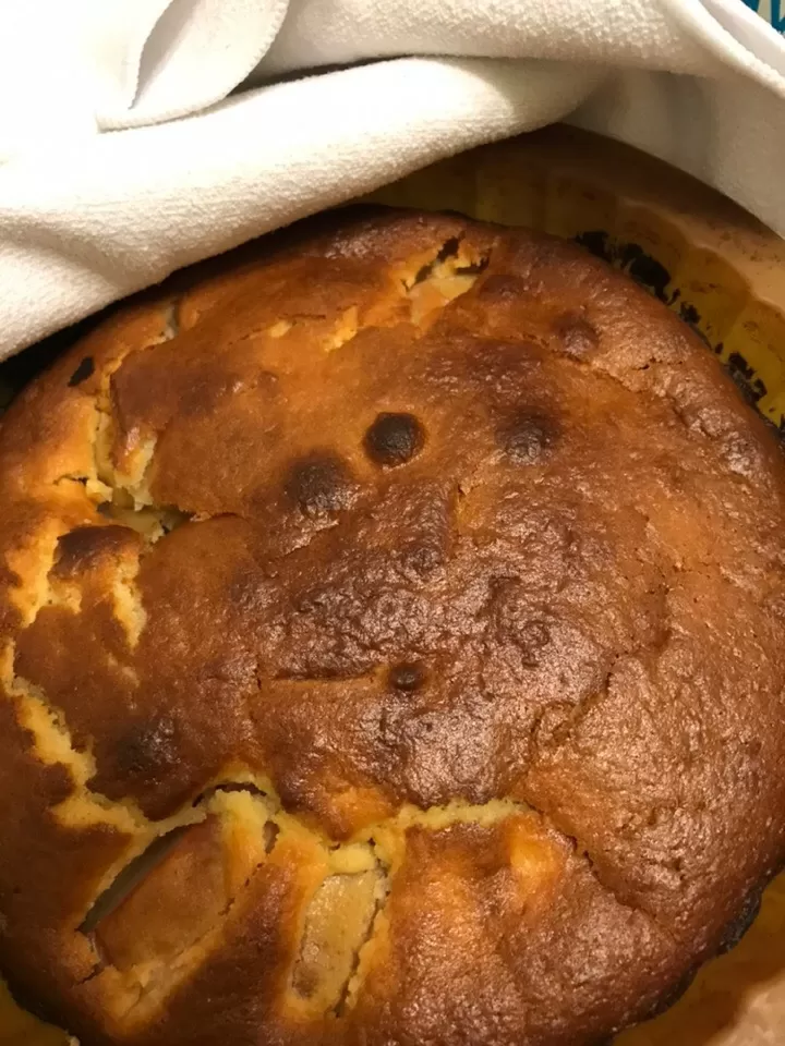 Шарлотка с яблоками фото
