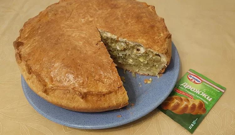 Закрытый пирог с капустой и яйцом