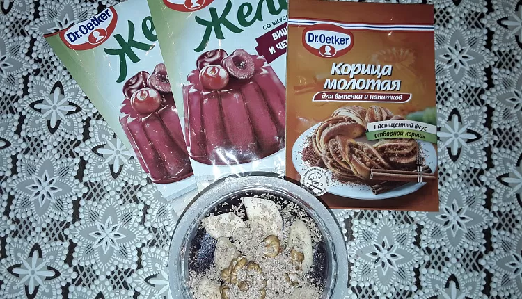 Желе с грушей, шоколадной стружкой и корицей