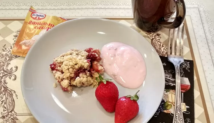 Ягодный крамбл