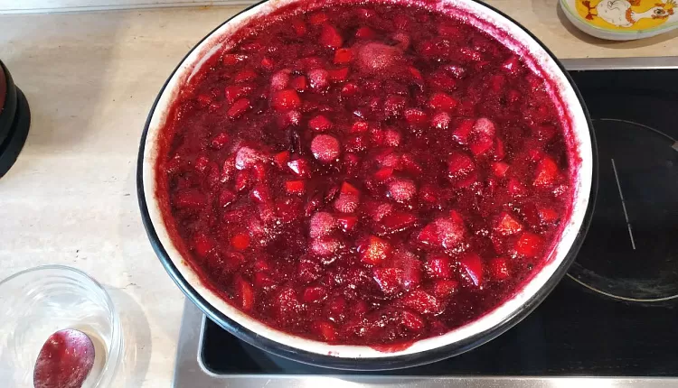 Варенье из сливы с корицей