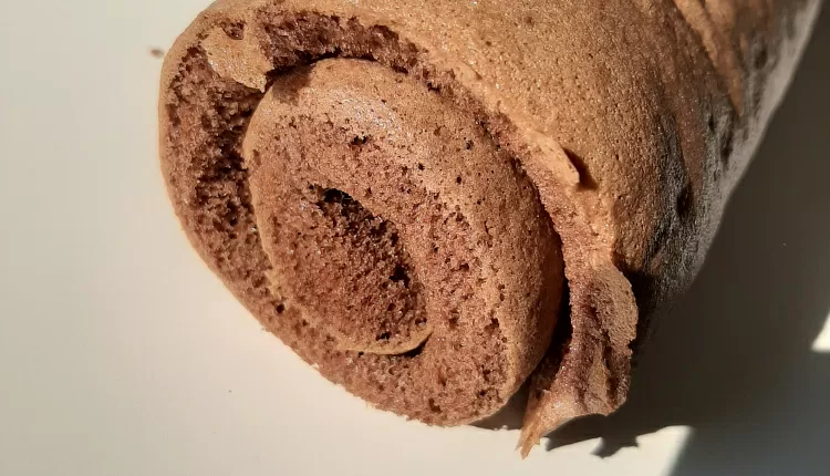 Рулет с заварным сметанным кремом