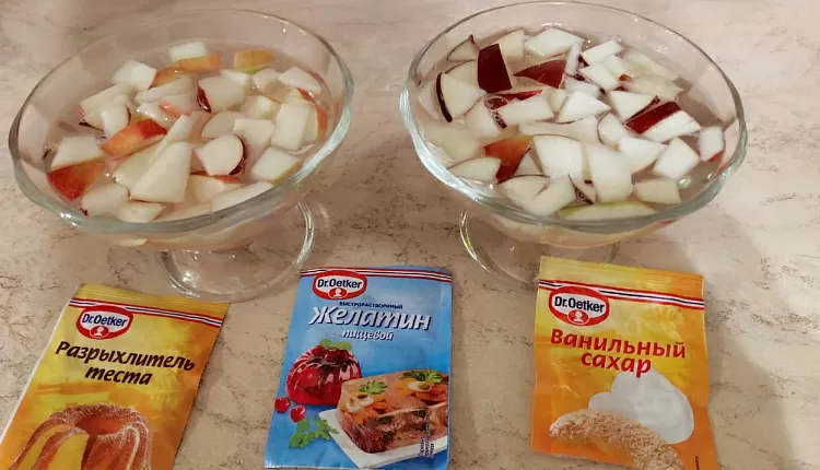 Желе из яблок и вишни