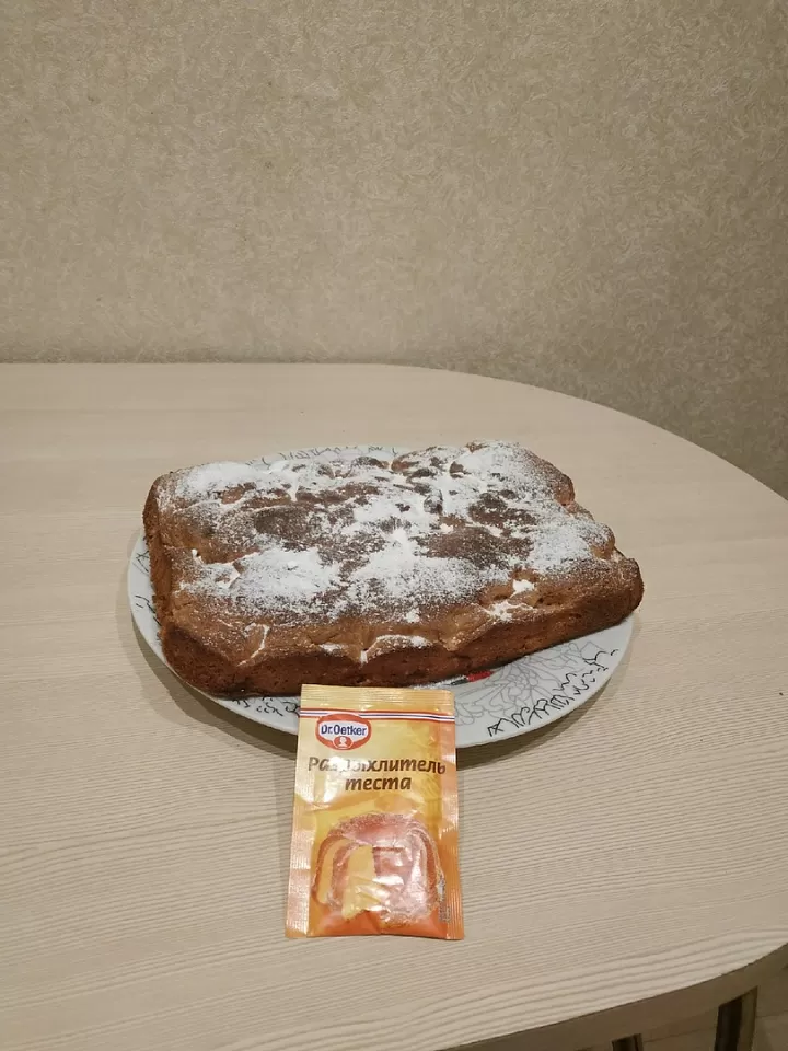 Пышная и нежная шарлотка с яблоками "Вкуснятина" фото