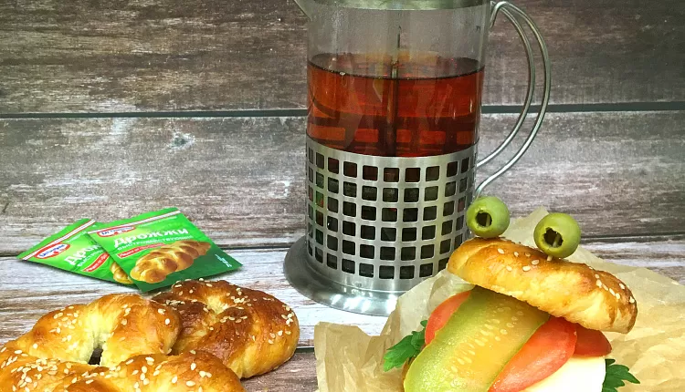 Бейгл с лососем и рукколой