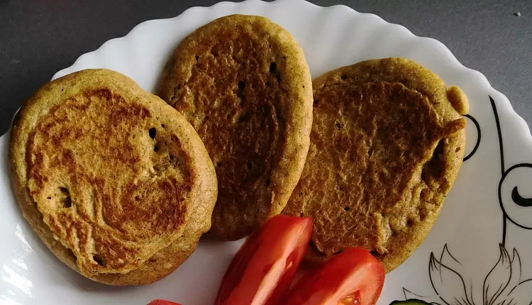 Постные ржаные хлебцы с прованскими травами и мармеладом из томатов.