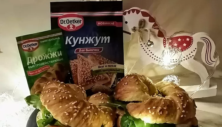 Бейгл с лососем и рукколой