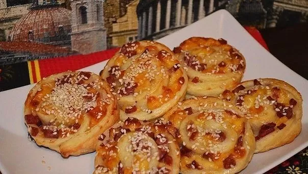 Слоички с сосиской и сыром фото