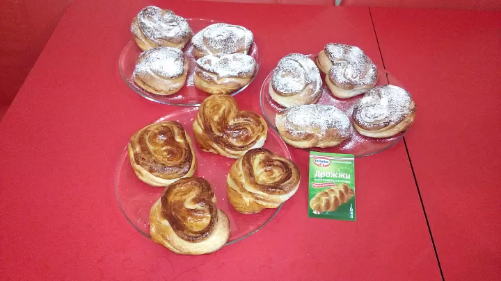 Сладкие плюшки с помощью хлебопечки и духовки фото рецепта