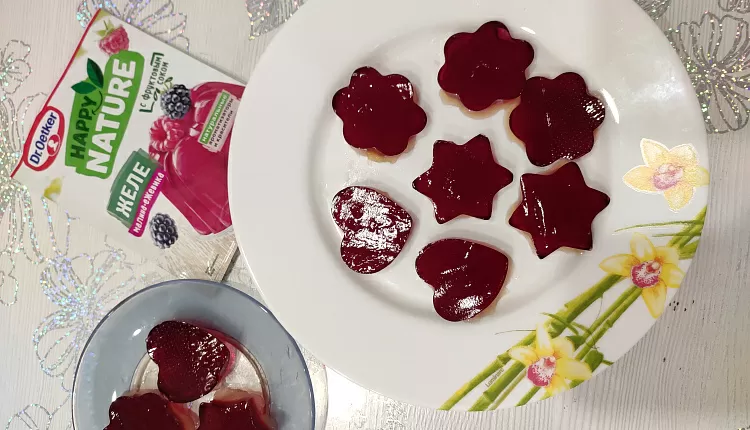 Желе с клубникой и земляникой