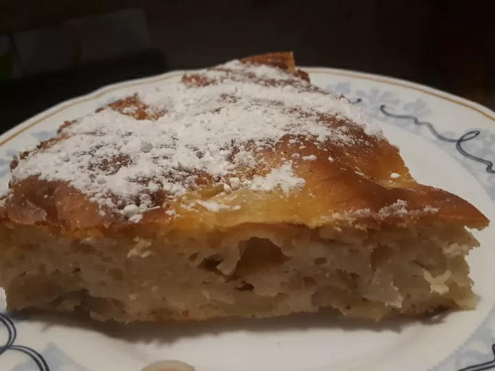 Шарлотка с ряженкой фото