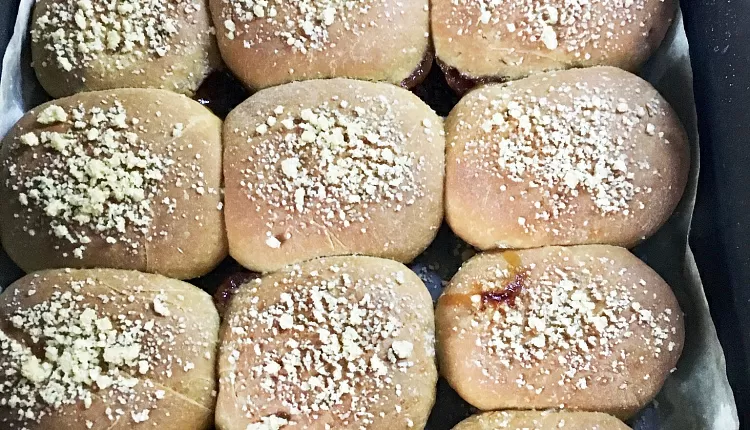 Булочки с яблочным повидлом