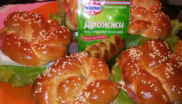 Бейгл с лососем и рукколой