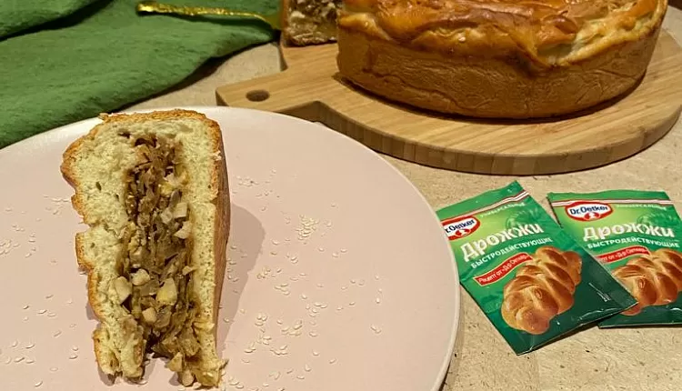 Закрытый пирог с капустой и яйцом