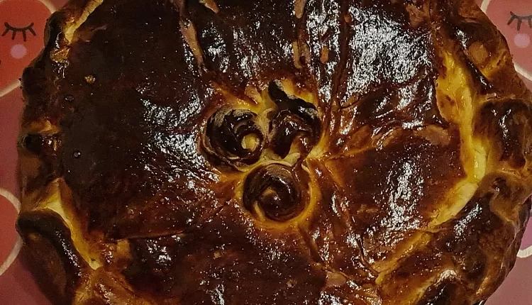 Закрытый пирог с капустой и яйцом