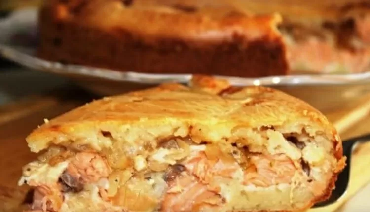 Рыбный пирог с рисом и яйцами