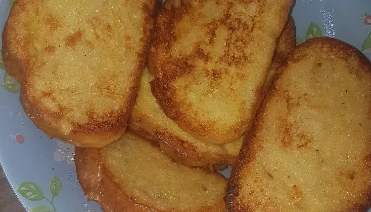 Гренки с молоком на завтрак