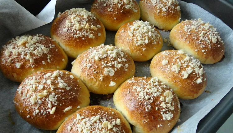 Морковная булочка
