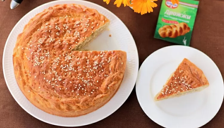 Закрытый пирог с капустой и яйцом