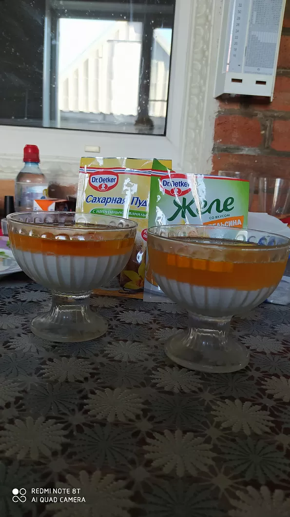 Апельсино-молочное желе с кусочками апельсина фото