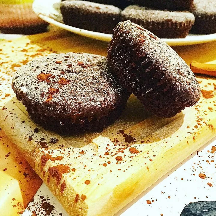 фото рецепта Шоколадные мини-кексы с изюмом Шоколадные мини-кексы с изюмом фото