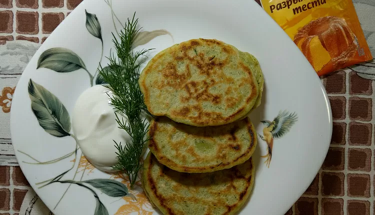Сырные оладушки с зеленью