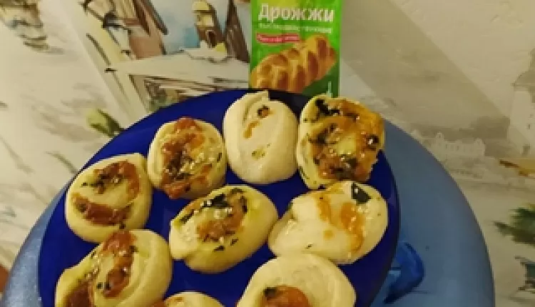 Рулетики с сыром и зеленью