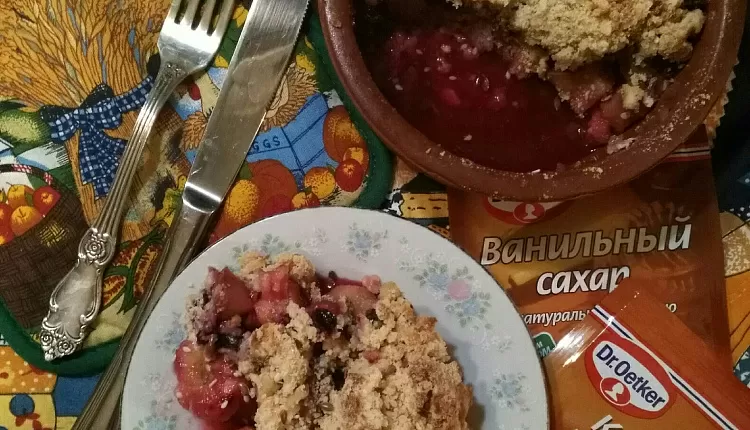 Ягодный крамбл
