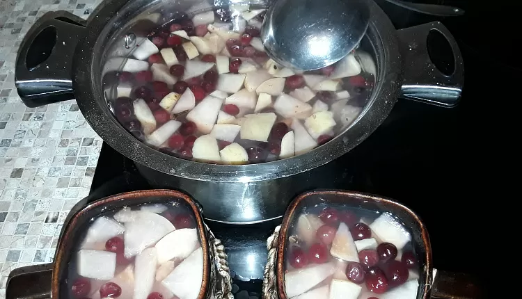 Сбитень с яблоком и с клюквой 