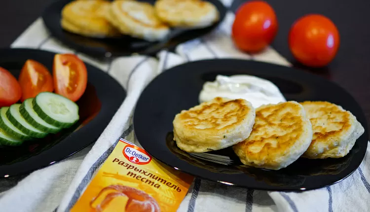Сырные оладушки с зеленью