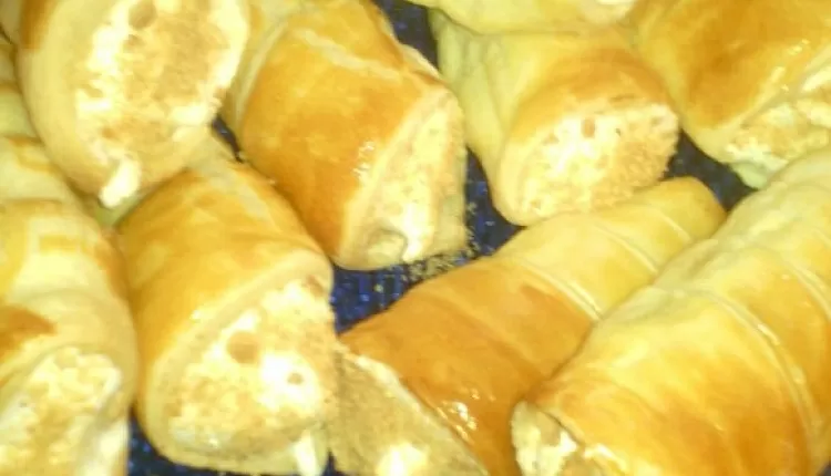 Трубочки с белковым кремом.