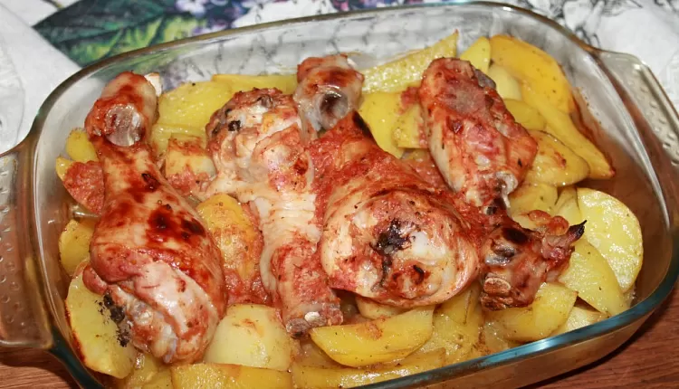 Куриные голени с картофелем 