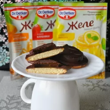 Бисквитное печень с желе фото