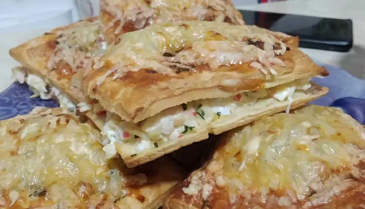 Слойки с куриной крудкой
