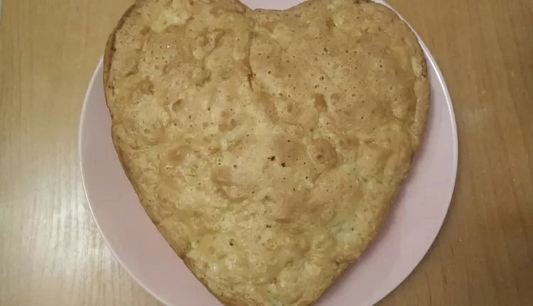 Шарлотка с грушами на кефире